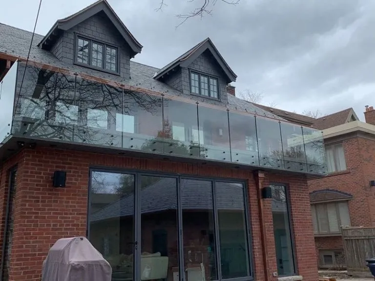 balcony exterior railings in Toronto with modern glass and aluminum railing system