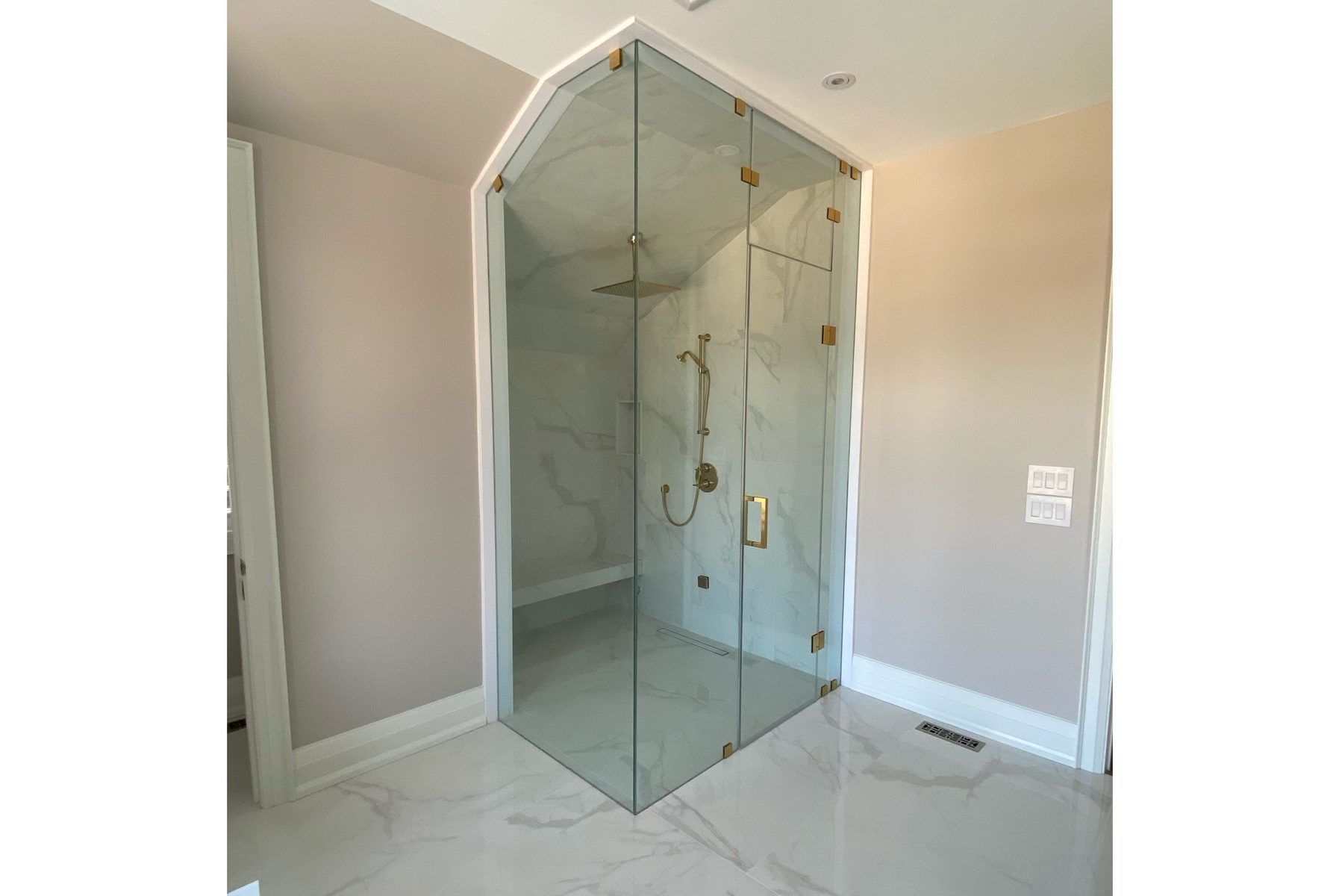 Buy and price glass shower door & enclosure fabricator in the region areas Toronto, North York, Richmond hill, Markham, Vaughan