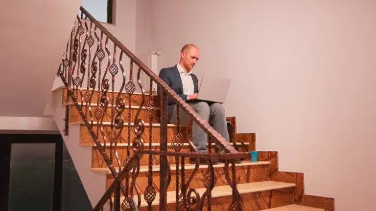 Stair Railing Cost in Toronto – Installation & Replacement Guide (1)