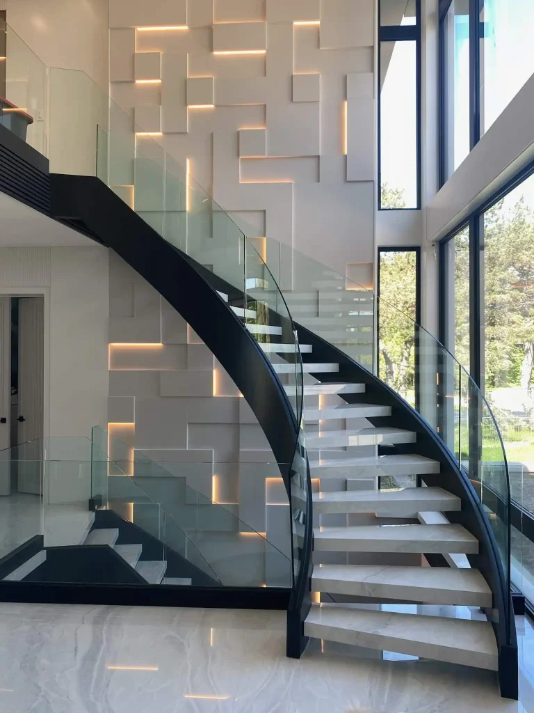 Glass Railings vs. Traditional Railings