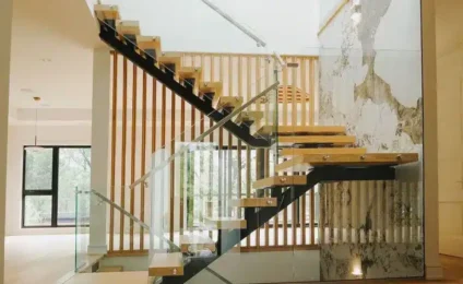Why Working With a Specialized Glass Railing Contractor Saves You Money Long-Term in Toronto