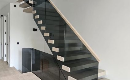 what kind of glass is used for railings